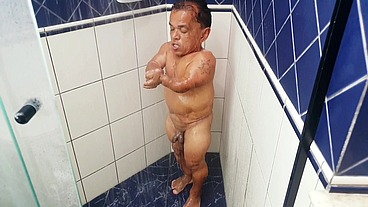 Casamento da Paty Bumbum com o anão mais famoso da televisão brasileira Zezinho Teves . Na lua de mel me judiou no anal mas me fez gozar gostoso. ( direçao nego catra) El Toro De