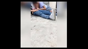 Colegiala se la CHUPA en la Azotea! Estudiantes Mexicanos Cogiendo a Escondidas!