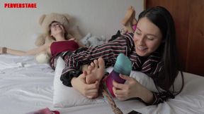 Kinky lesbians tickling fetish porn video