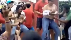 Novatada de la universidad cat&oacute_lica de Guayaquil 2013 wvmvision