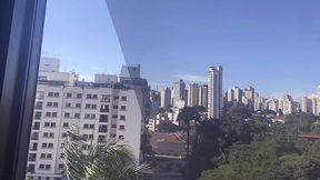 dando gostoso para o vidraceiro em troca de desconto