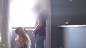 dando gostoso para o vidraceiro em troca de desconto
