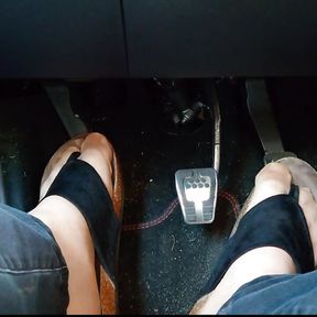 Pedal Pumping in Slippers  Nylonfeet