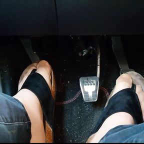 Pedal Pumping in Slippers  Nylonfeet