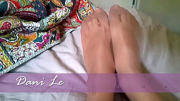 Dani Ripping her Pantyhose and having a Fountain Cum