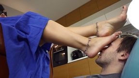 Cat Woman Olena - Enjoy Footrest - Barefoot - UHD 3840x2160 - 4K