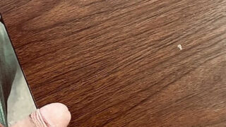 大屌男同性恋进行激情ASMR肛交，最后以爆炸性的射精结束