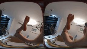 3DVR180 XINGGAN POV's toe humiliated the dwarf