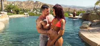 Khloe Kay’s Outdoor Doggystyle and Facial