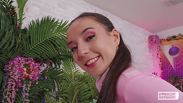 Sasha Tatcha Drinks A Golden Shower After Doing A Blowjob!