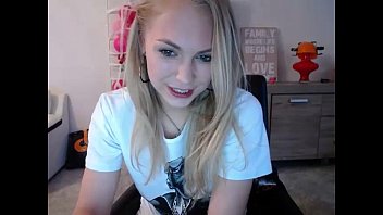 slut siswet19 masturbating on live webcam  &mdash_   www.sheer.com/siswet