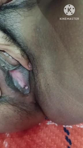 Bhabi ne video call pr apne yaar ka paani nikala   Clip 1