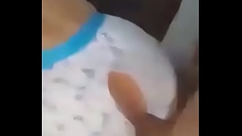 Novinha perdendo a virgindade anal