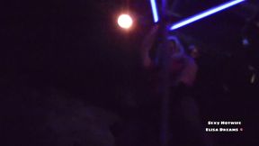 baisee par 3 mecs dans un club echangiste pour ce jour voici la dix-huitieme...