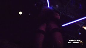 baisee par 3 mecs dans un club echangiste pour ce jour voici la dix-huitieme...