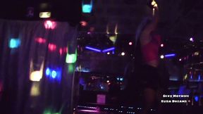 baisee par 3 mecs dans un club echangiste pour ce jour voici la dix-huitieme...