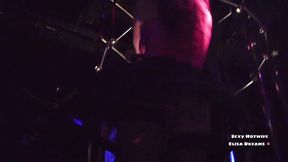 baisee par 3 mecs dans un club echangiste pour ce jour voici la dix-huitieme...