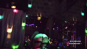 baisee par 3 mecs dans un club echangiste pour ce jour voici la dix-huitieme...