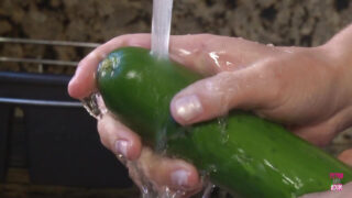 دخول دوگانه – فیلم دختر انفرادی از سینه‌های کوچک، زن میانسال آمریکایی، سارا شیون، در حال گاییدن کس خودش