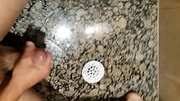 una paja en el ba&ntilde_o