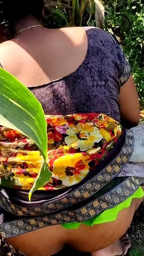 Khet chupke se fingering kar rahi thi maine dekha   Clip 3