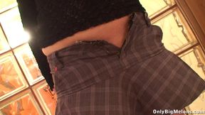 Big Breasted Lucy Rose Shows Her Juggs