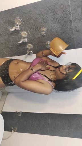 Brother-in-law had hardcore sex with sister-in-law while bathing in the bathroom