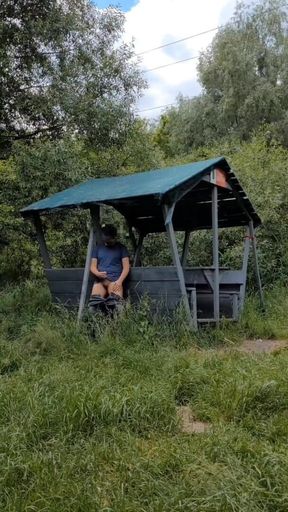 Jerkoff in Public Park