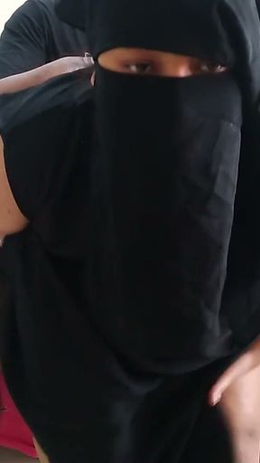 Gujarati Desi Sexy Stepmom Gives Stepson Rough Fuck Handcuffed To Bed - Indian MILF Hijab Cowgirl Riding   Clip 3