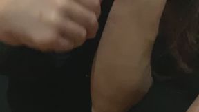 Lecco i miei piedini sudati e odorosi