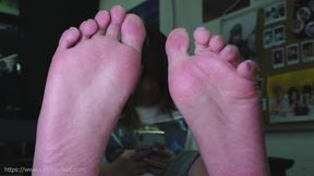 Sheryl's sweet feet play