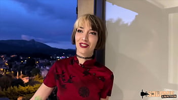 Oney, belle coquine, s&#039_offre deux bites pour son cul