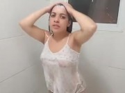 lavei o cabelo e apareceu as tetas