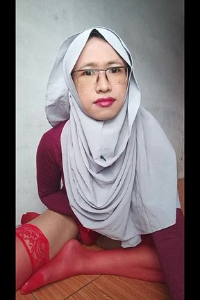 Hijab Shemale Ride on Dildo and Cumming