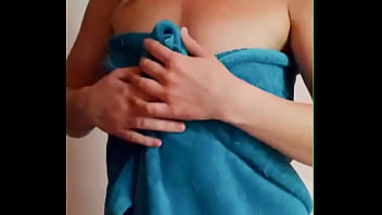 Coucou mon ch&eacute_ri tu viens sous la douche avec moi ?