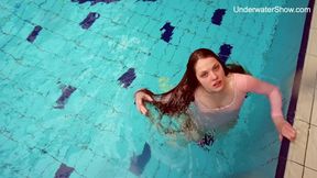 ”Redhead Simonna showing her body underwater”