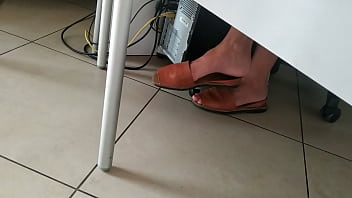 Sara Cinquini dottoressa reale Chiuduno (BG) piedi ripresi di nascosto