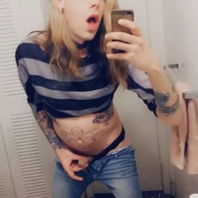 Pretty Emo Girl Wants To Suck On Cock