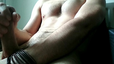 Amaury Evan a aussi une grosse bite bien juteuse