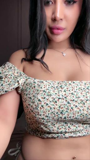 Indo vcs celebgram, smooth pussy wants to blowjob