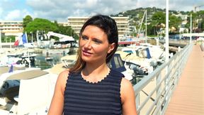 kimberley veut baiser avec un mec pour son mari voyeur.