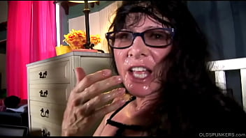 Kinky mature housewife sucking &amp_ fucking for a facial cumshot