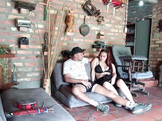 NOS QUEDAMOS SOLOS EN UNA CABAÑA Y MI PADRASTRO ME COGE MIENTRAS MI MAMÁ NO ESTA 1 PARTE