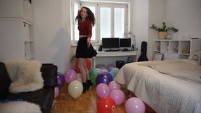 Saskia heel pops many many baloons