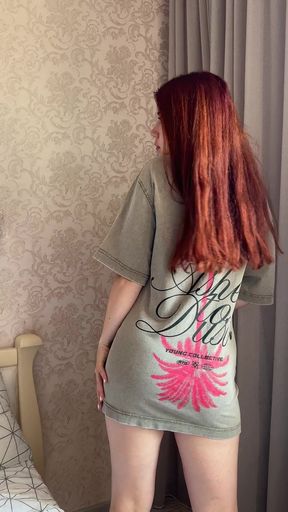 Teen onlyfan shows off her tits