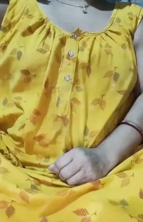 Indian housewife enjoys a hot new video