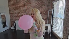 Blowing Up Balloons Race!