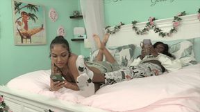 Honey Dew Worships The Sexy Feet Of Paris Love (HD 1080p MP4)