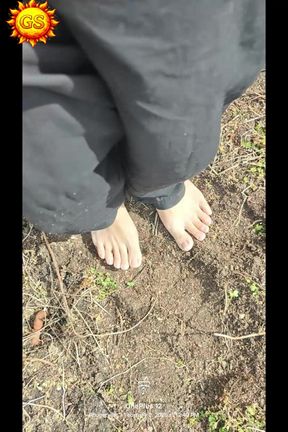 Barefoot Grounding in Soil