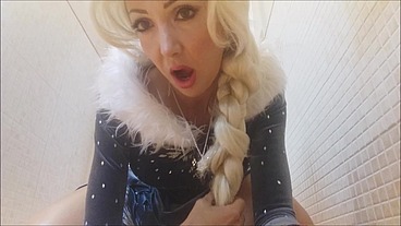 She is back! Elsa does not stop showing her frozen beauty